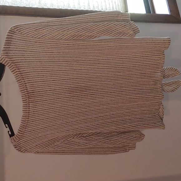 4/$20 Striped top - Picture 3 of 4